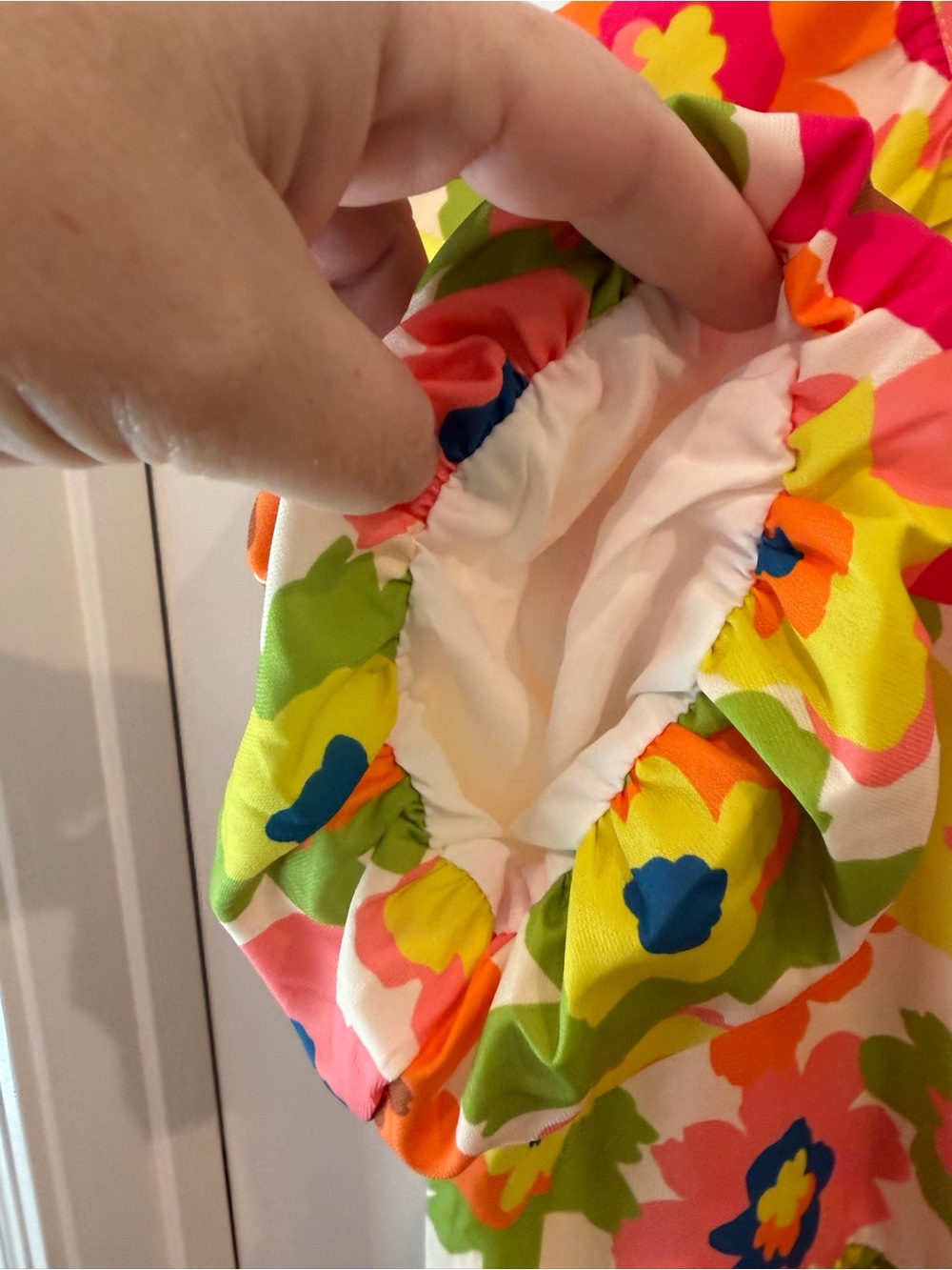 BiBi Bright Floral V-Neck Top Size Large - Picture 6 of 14